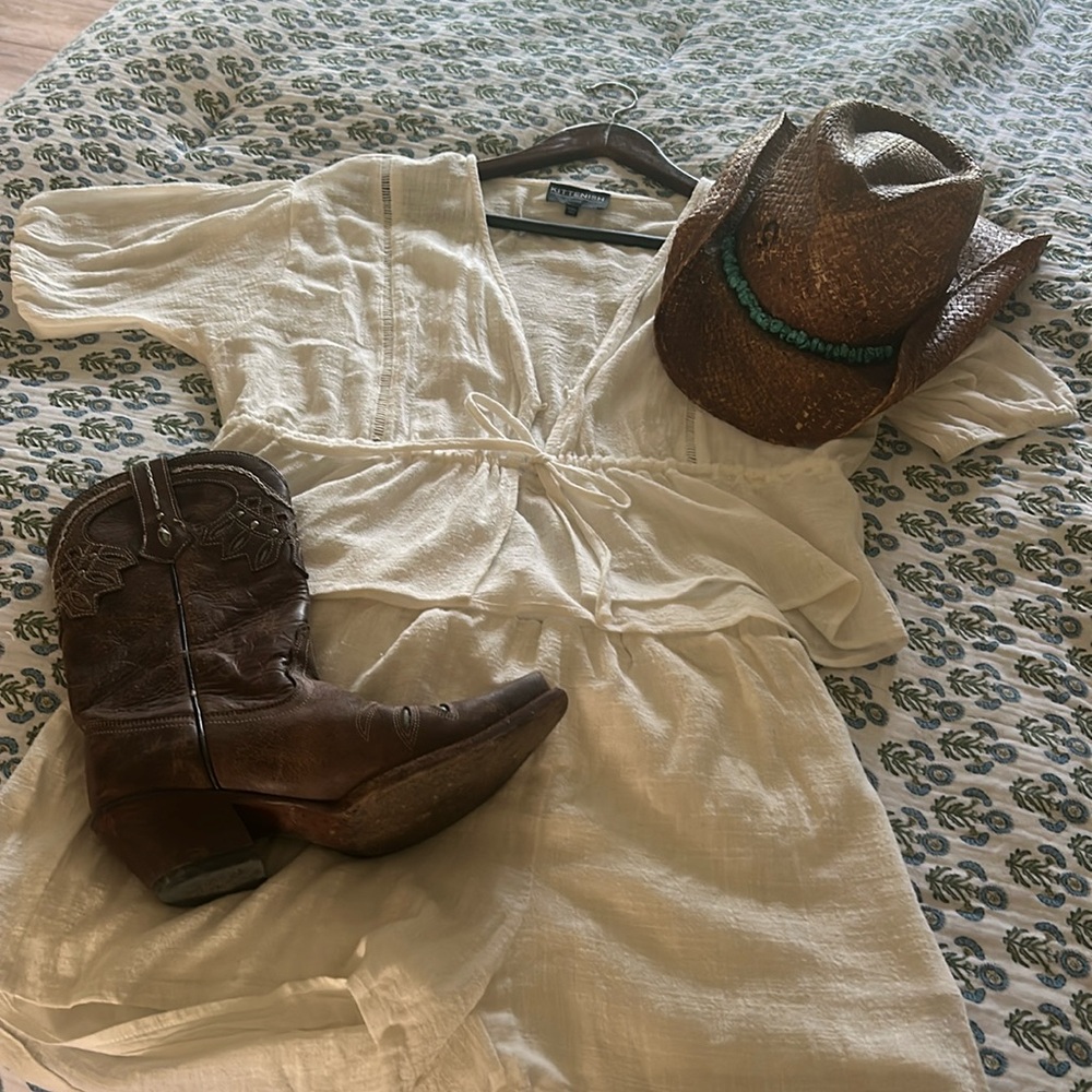 Short Set - Picture 2 of 2